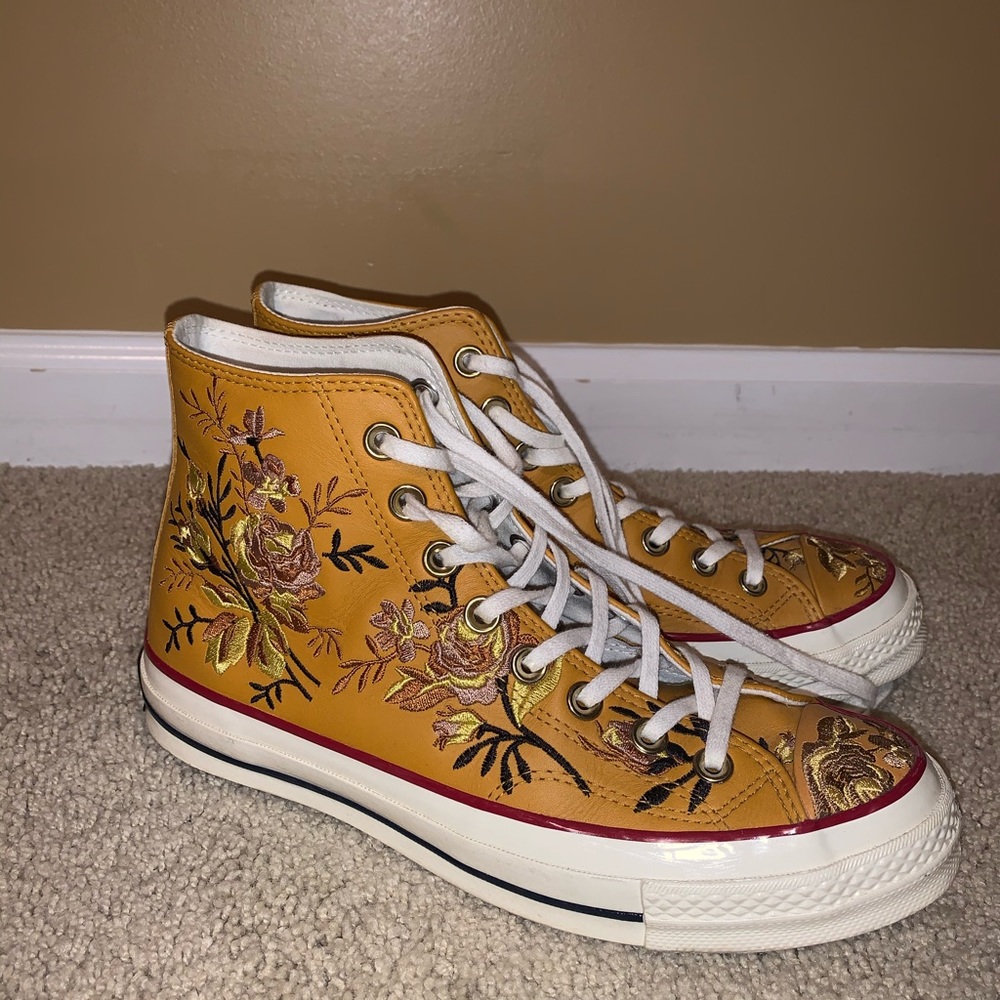 Yellow embroidered converse size 8.5